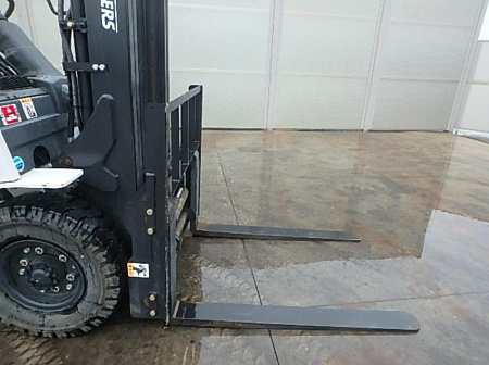 Вилочный погрузчик ТСМ FD25C3Z по цене 1250000 руб на Урал-КМУ