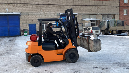 Вилочный погрузчик TOYOTA 7FG25
