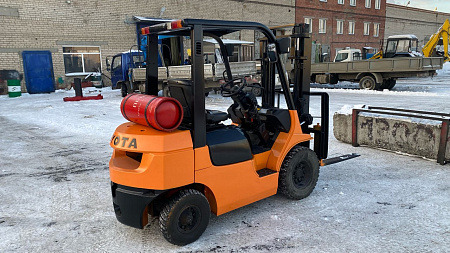 Вилочный погрузчик TOYOTA 7FG25