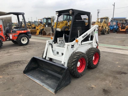 Фронтальный колесный погрузчик BOBCAT 725 по цене 930000 руб на Урал-КМУ